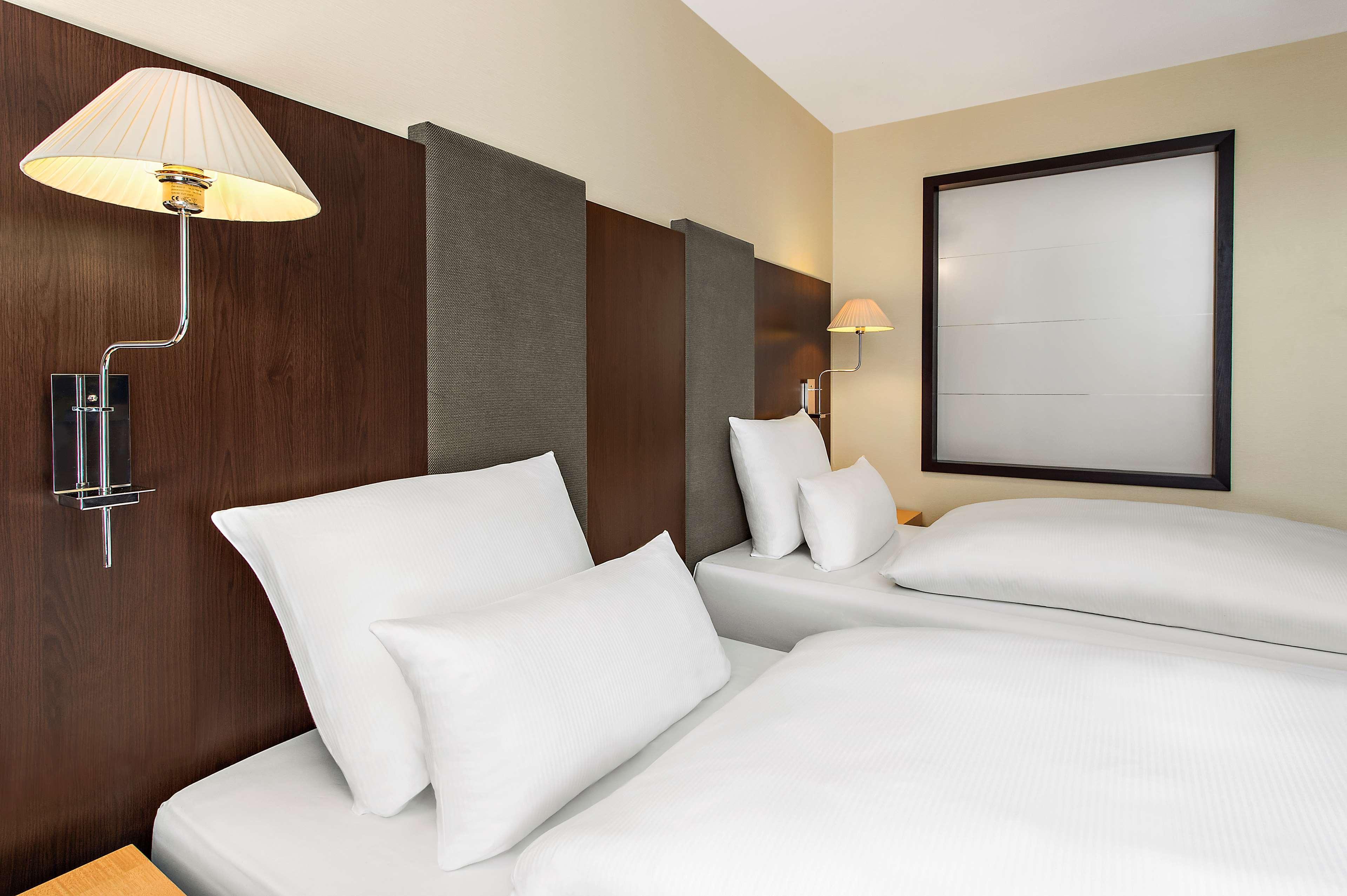 Nh Stuttgart Airport Hotel Filderstadt Kültér fotó