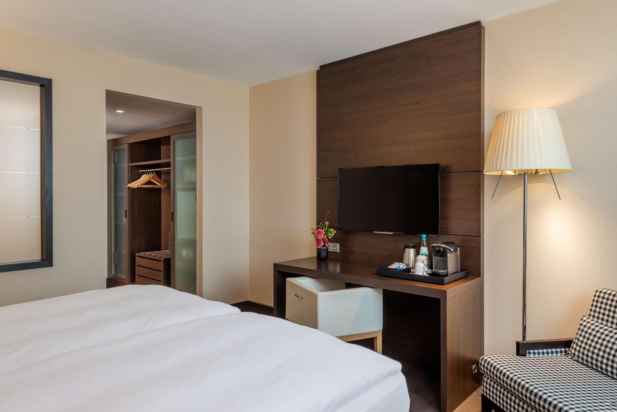 Nh Stuttgart Airport Hotel Filderstadt Kültér fotó